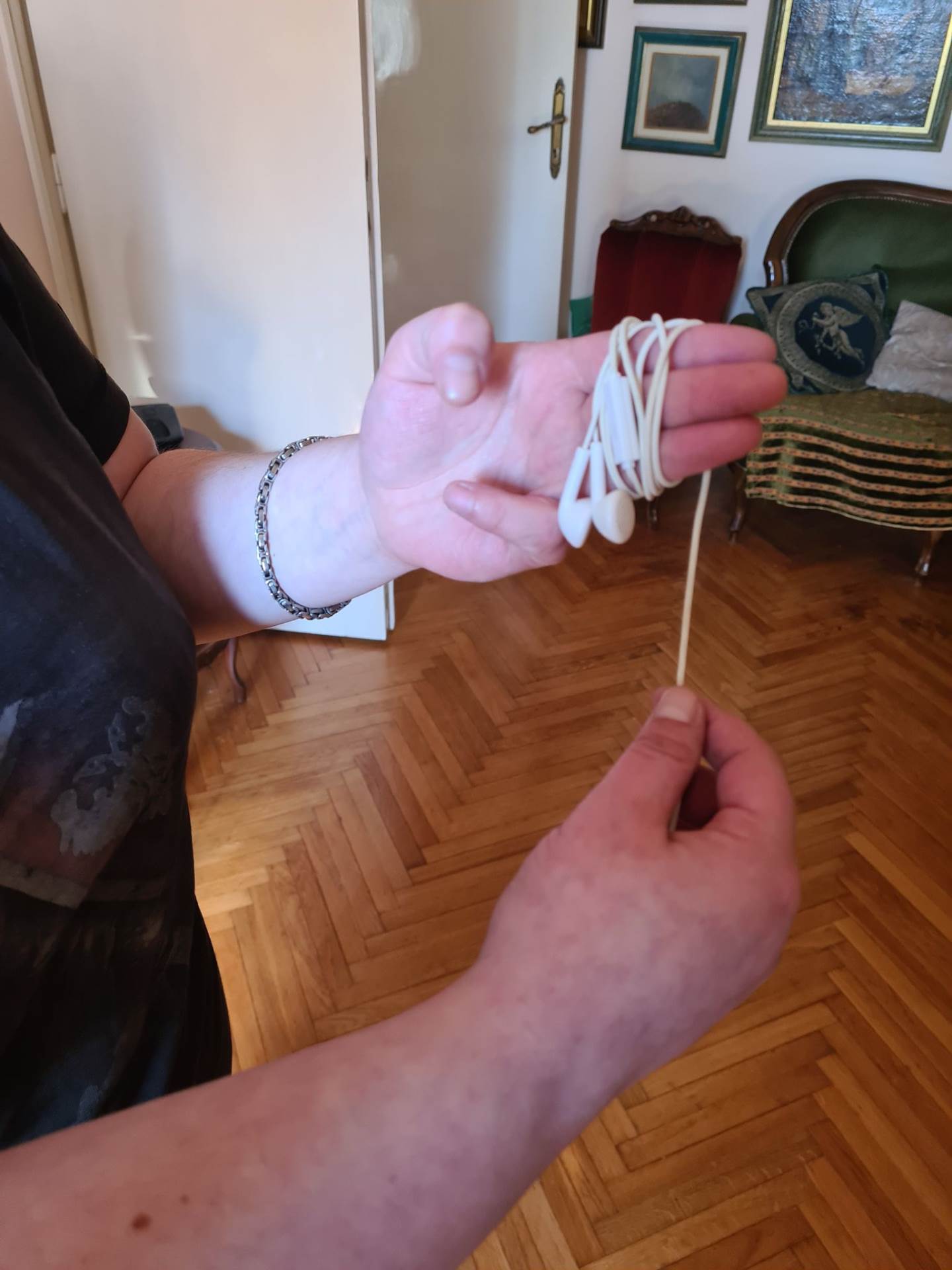 zapetljane slušalice zamršene mobilni telefoni kako spakovati slušalice da se ne zamrse kablovi