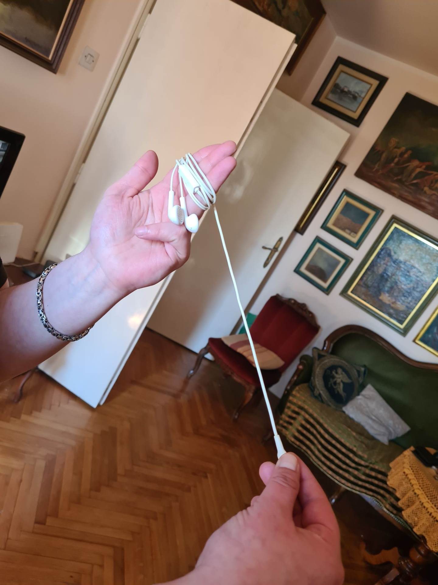 zapetljane slušalice zamršene mobilni telefoni kako spakovati slušalice da se ne zamrse kablovi