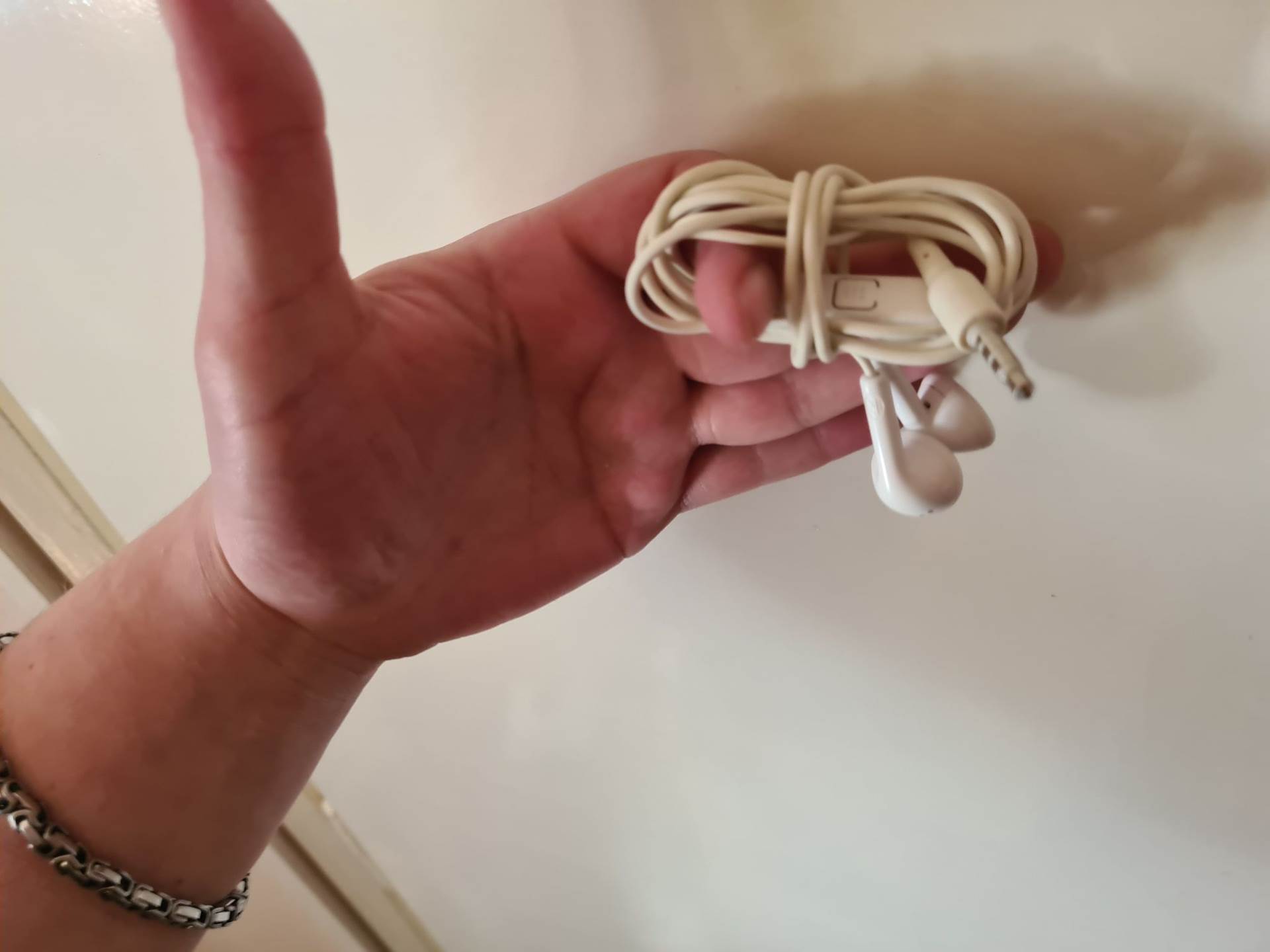 zapetljane slušalice zamršene mobilni telefoni kako spakovati slušalice da se ne zamrse kablovi