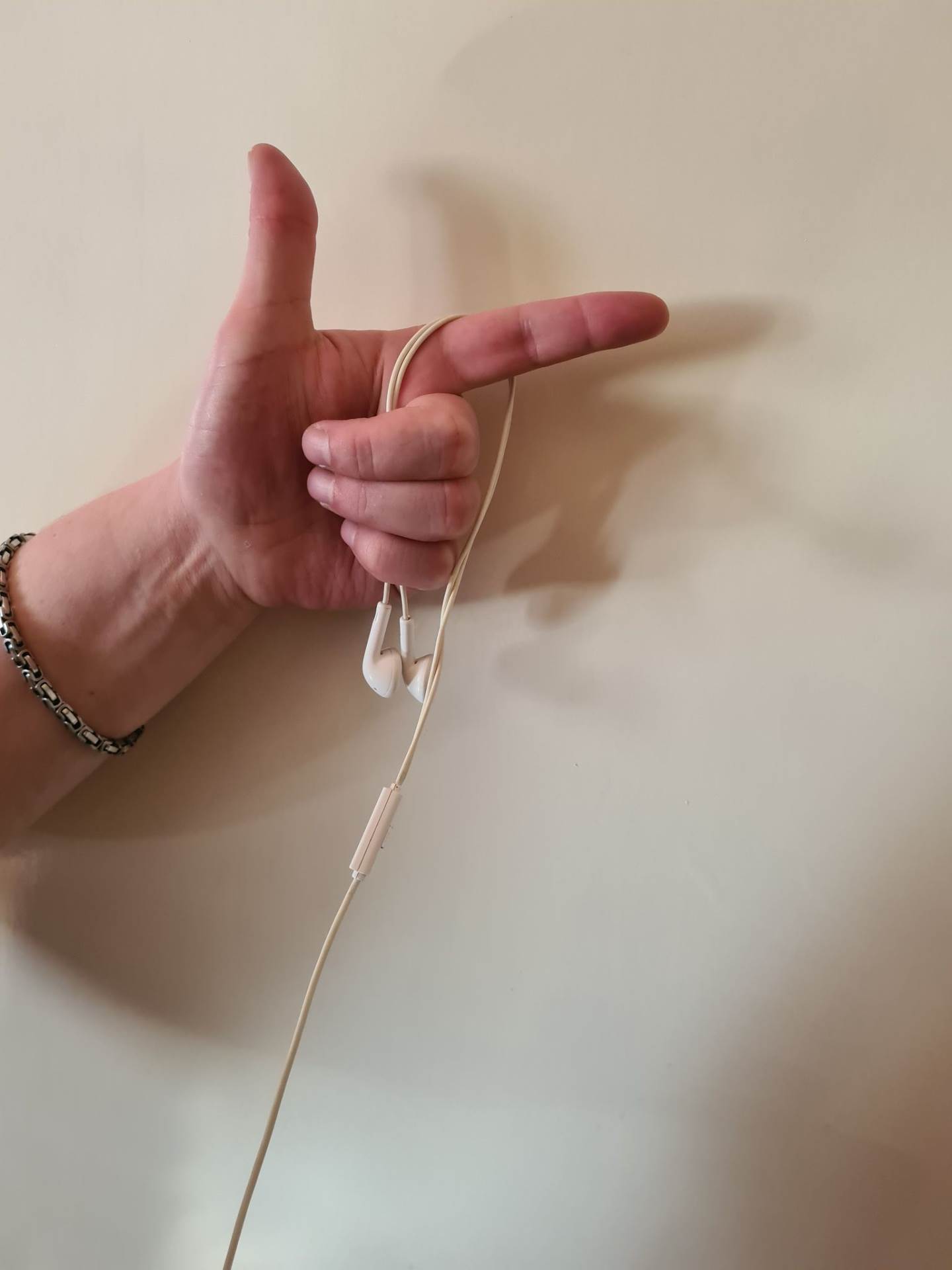 zapetljane slušalice zamršene mobilni telefoni kako spakovati slušalice da se ne zamrse kablovi