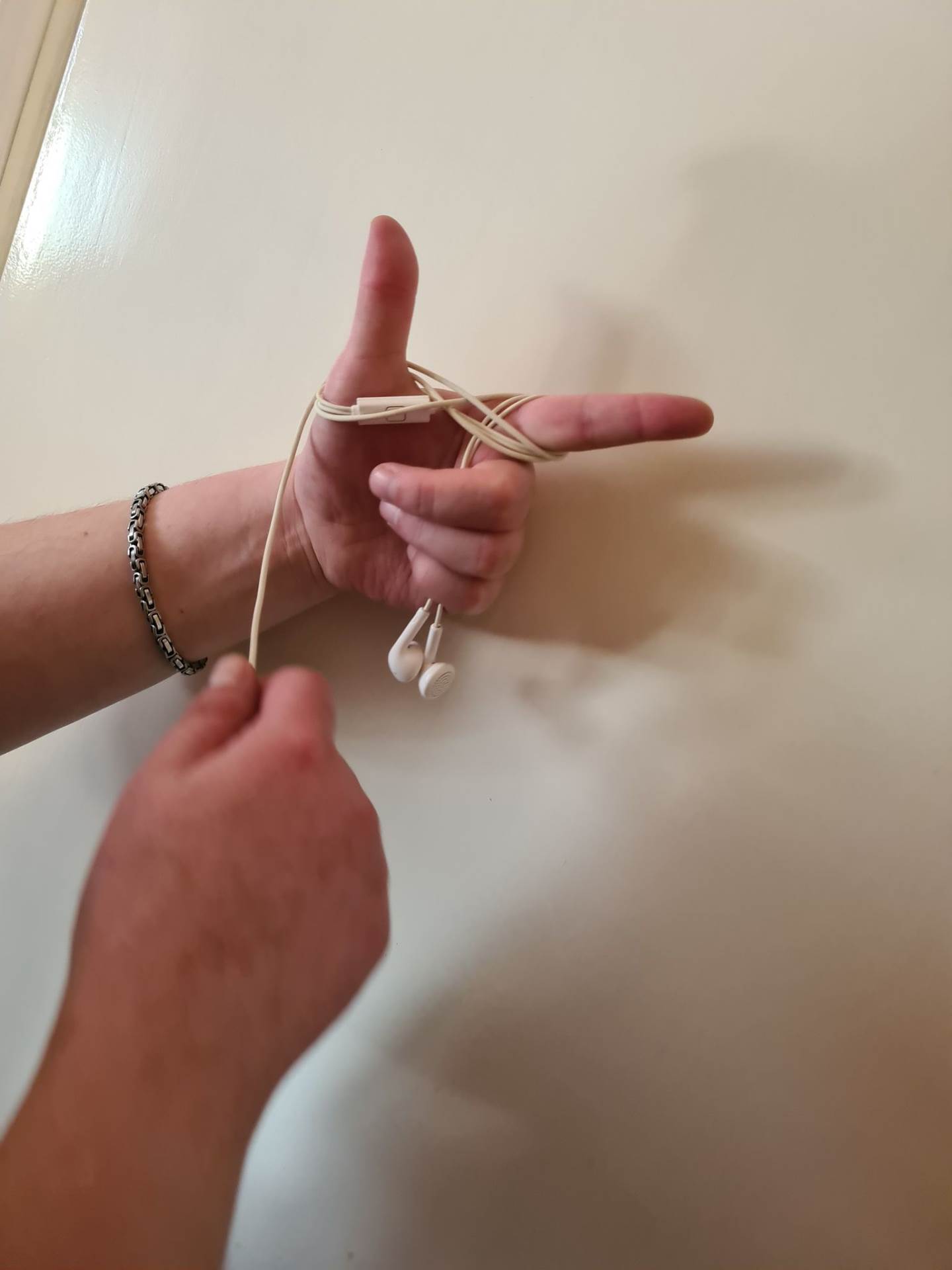 zapetljane slušalice zamršene mobilni telefoni kako spakovati slušalice da se ne zamrse kablovi