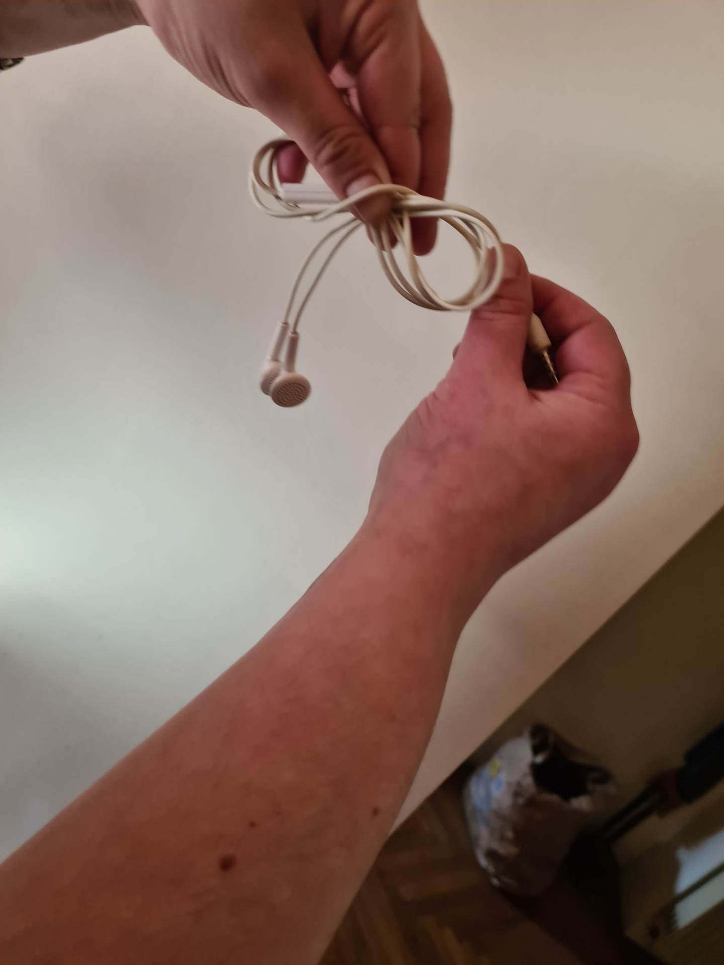 zapetljane slušalice zamršene mobilni telefoni kako spakovati slušalice da se ne zamrse kablovi