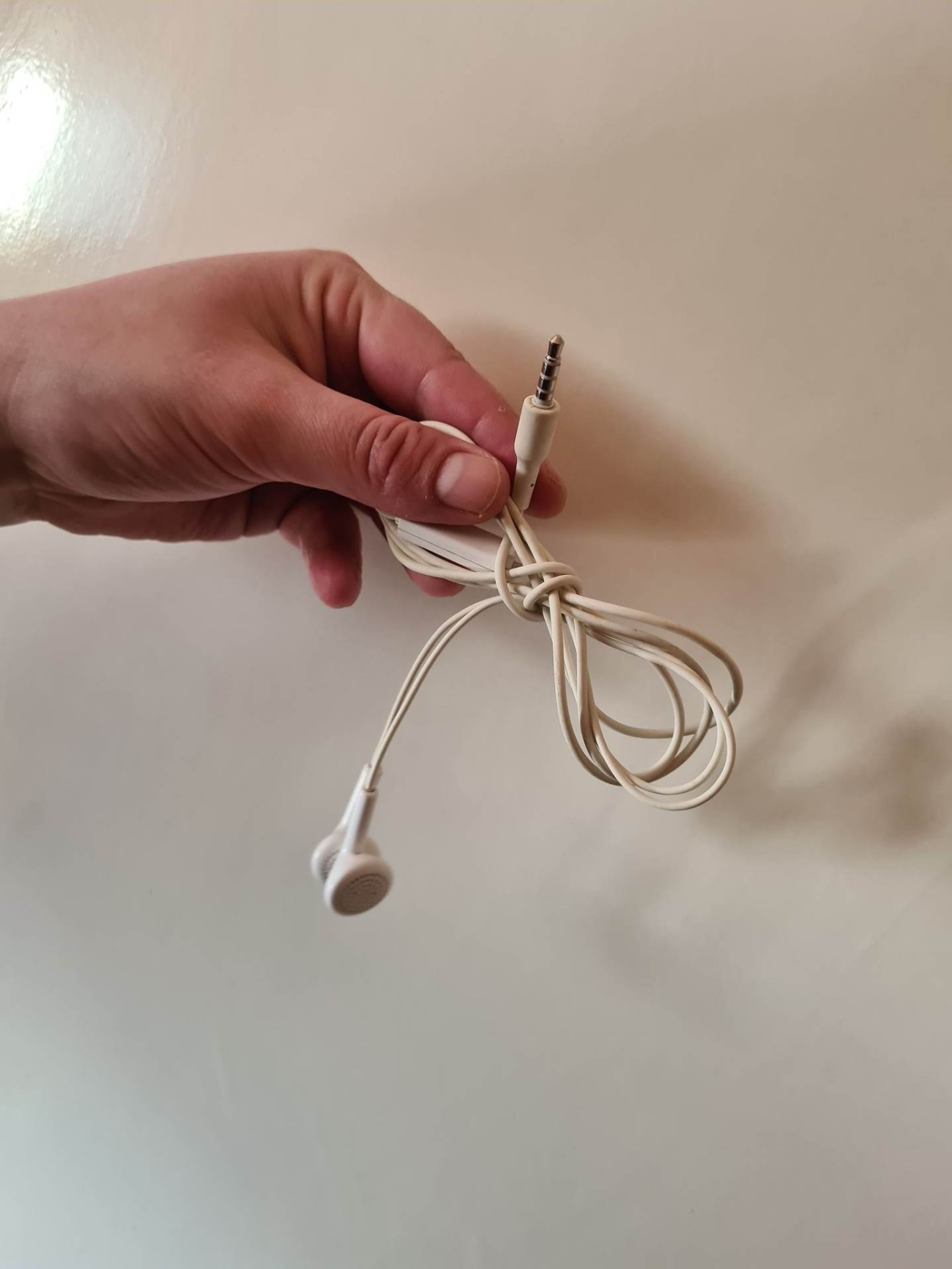 zapetljane slušalice zamršene mobilni telefoni kako spakovati slušalice da se ne zamrse kablovi