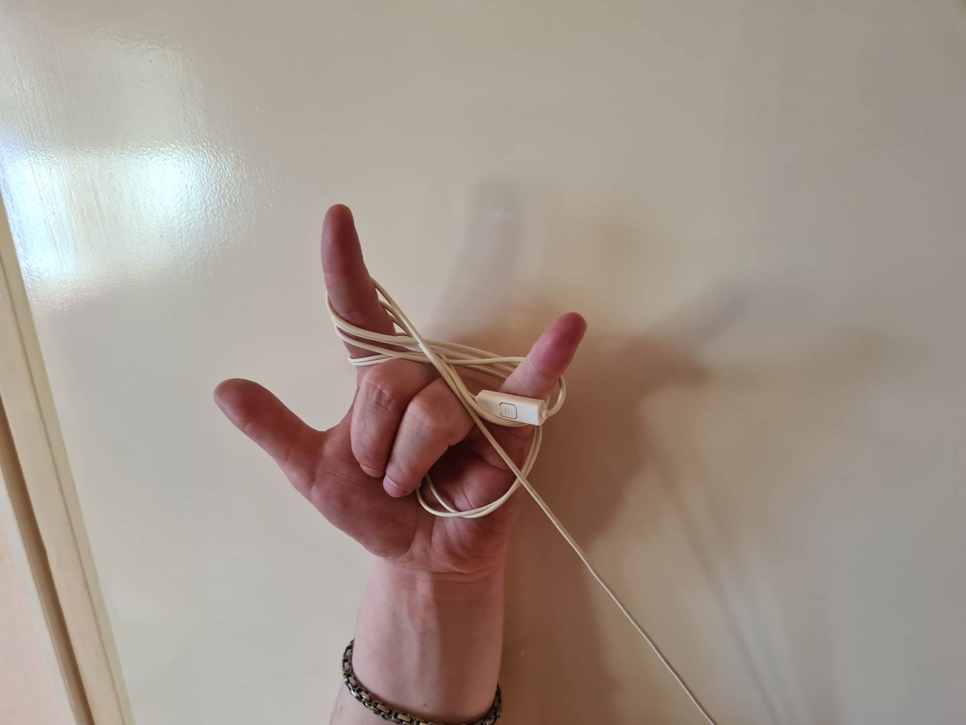 zapetljane slušalice zamršene mobilni telefoni kako spakovati slušalice da se ne zamrse kablovi