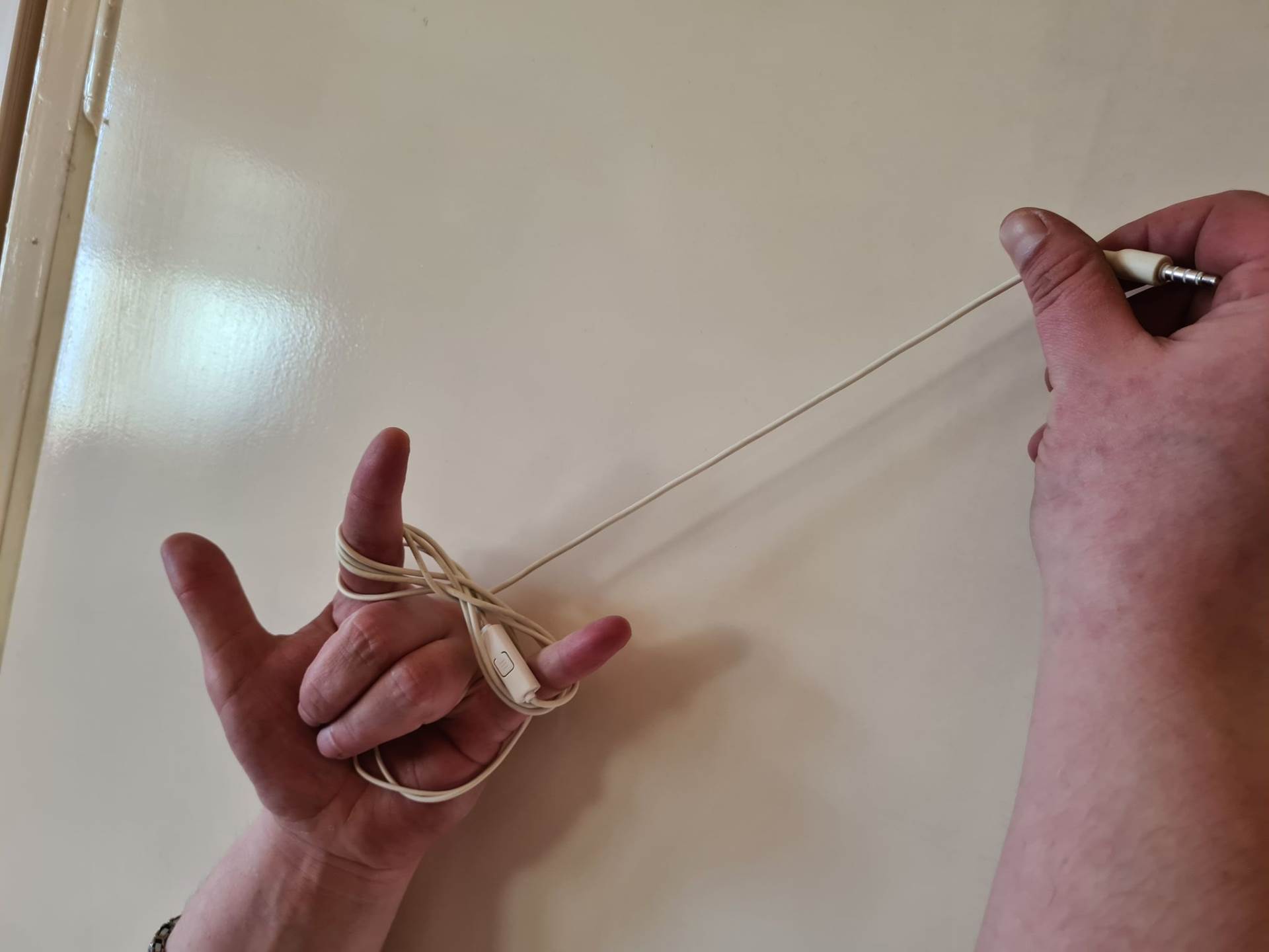 zapetljane slušalice zamršene mobilni telefoni kako spakovati slušalice da se ne zamrse kablovi