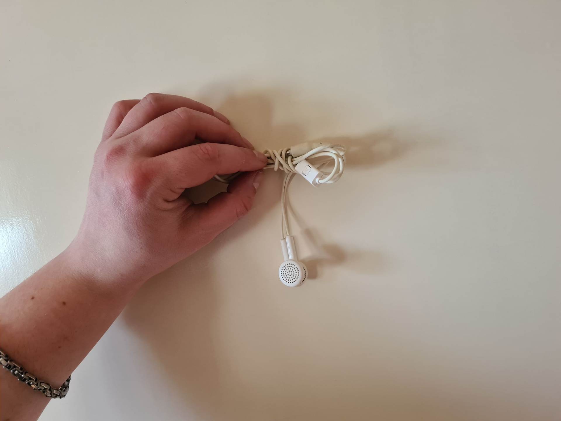 zapetljane slušalice zamršene mobilni telefoni kako spakovati slušalice da se ne zamrse kablovi