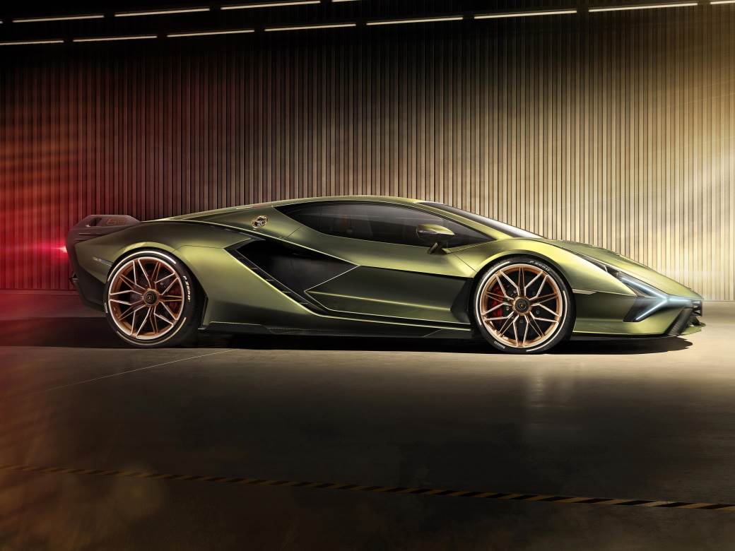lamborghini prodaja rekord 2020 godina korona luksuzni automobili suv model urus superautomobil sian