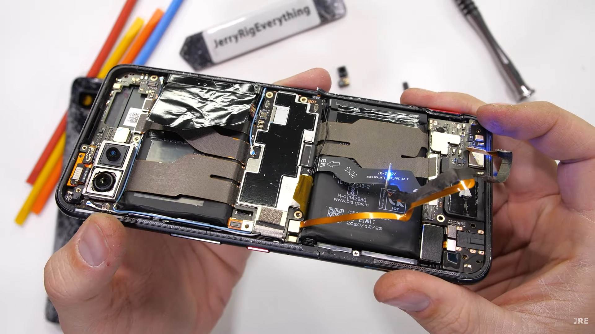 Promakla im katastrofalna greška okupirani performansama i hlađenjem propustili slabu tačku