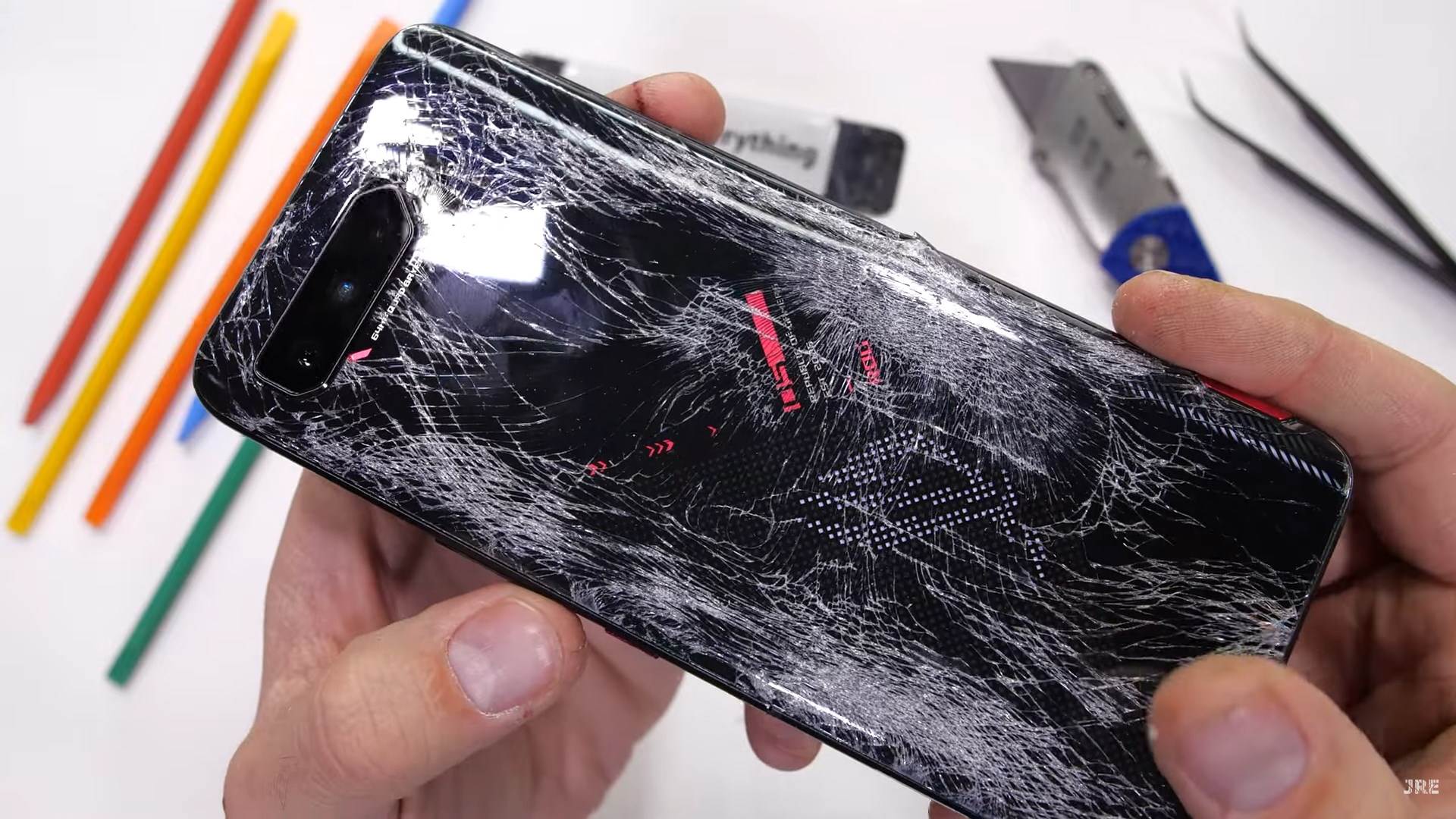 Promakla im katastrofalna greška okupirani performansama i hlađenjem propustili slabu tačku