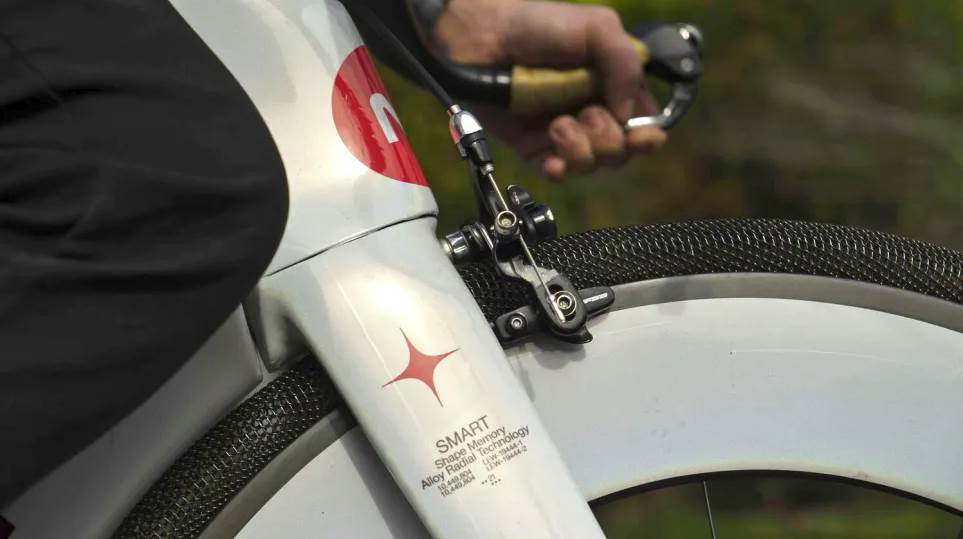 probušena guma točak nasa mars metalna guma smart tire company