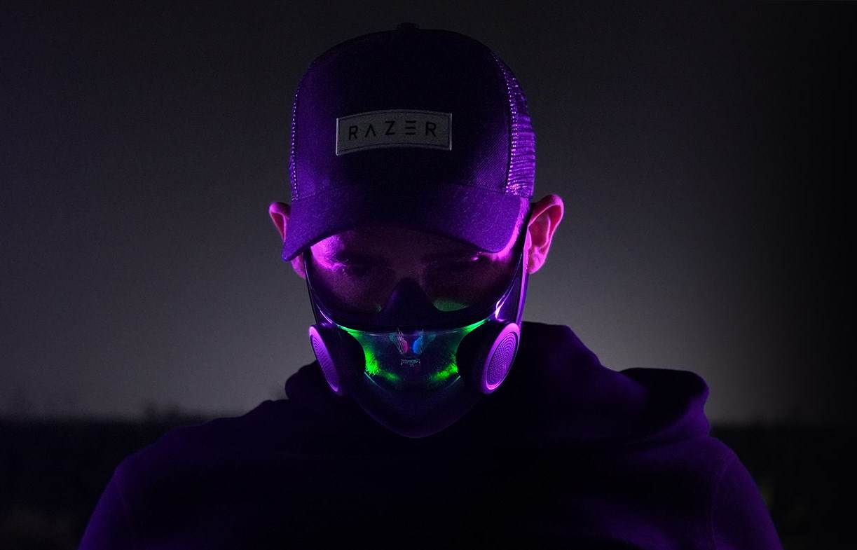 pametne maske koje svetle, imaju zvučnike i bežično punjenje potreba ili zarada