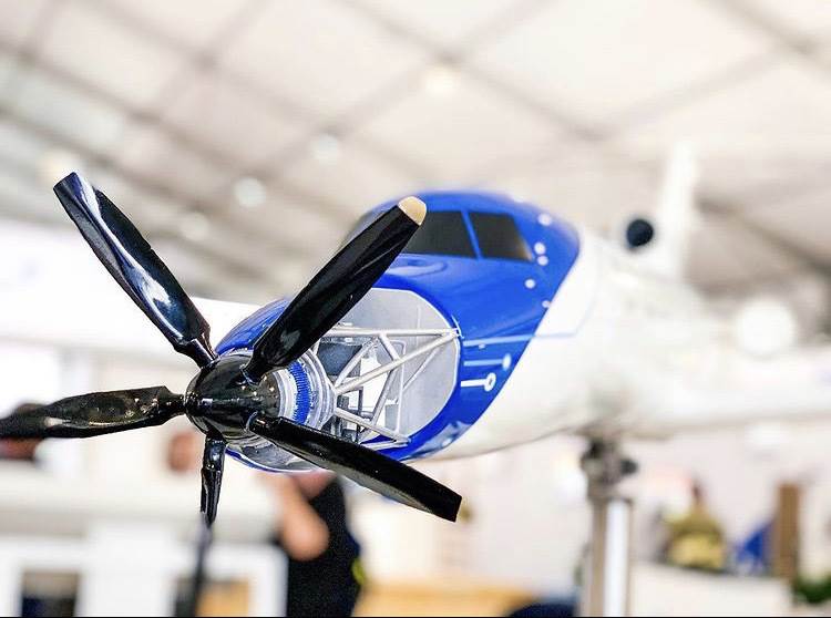 Jak-40LL električni hibridni avion Rusija MAKS 2021