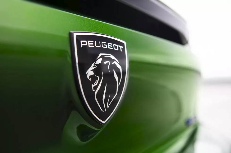 peugeot 308 hibridni motor  plug-in-hibrid električni automobil foto video