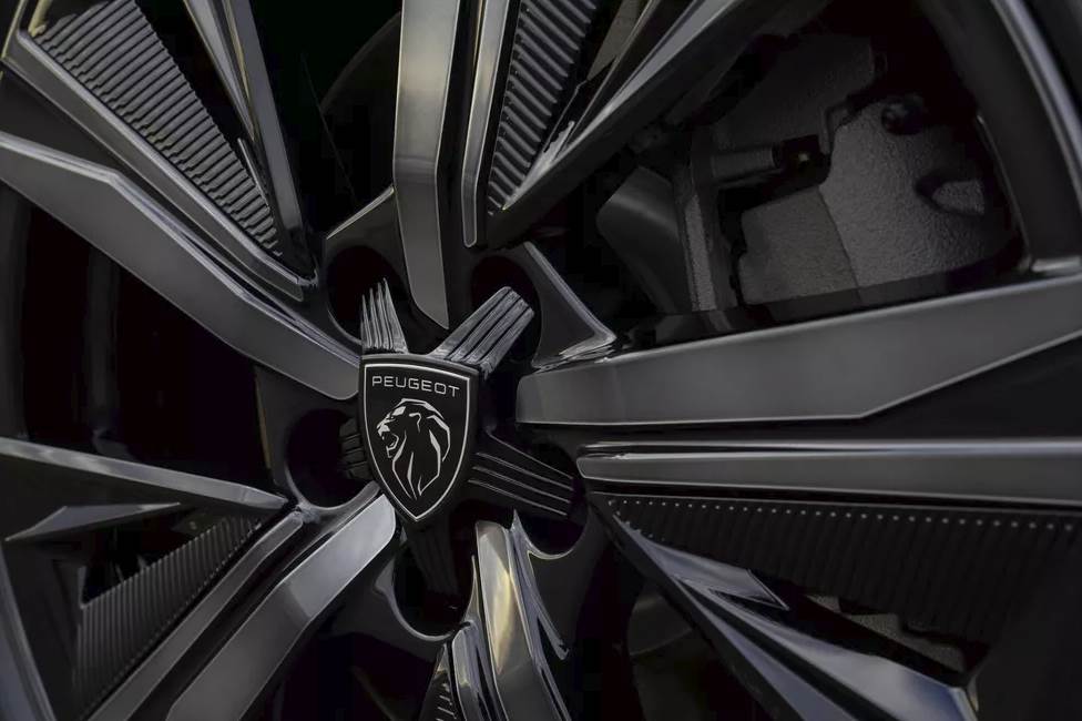 peugeot 308 hibridni motor  plug-in-hibrid električni automobil foto video