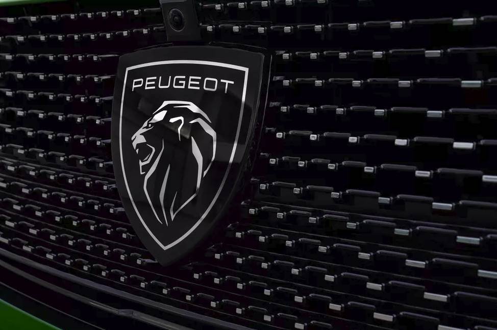 peugeot 308 hibridni motor  plug-in-hibrid električni automobil foto video