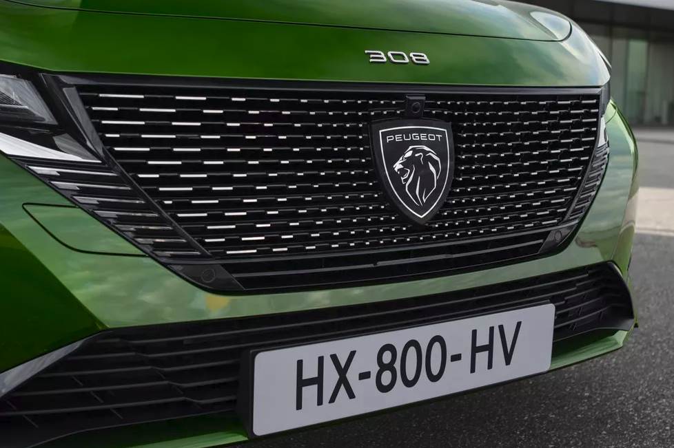 peugeot 308 hibridni motor  plug-in-hibrid električni automobil foto video