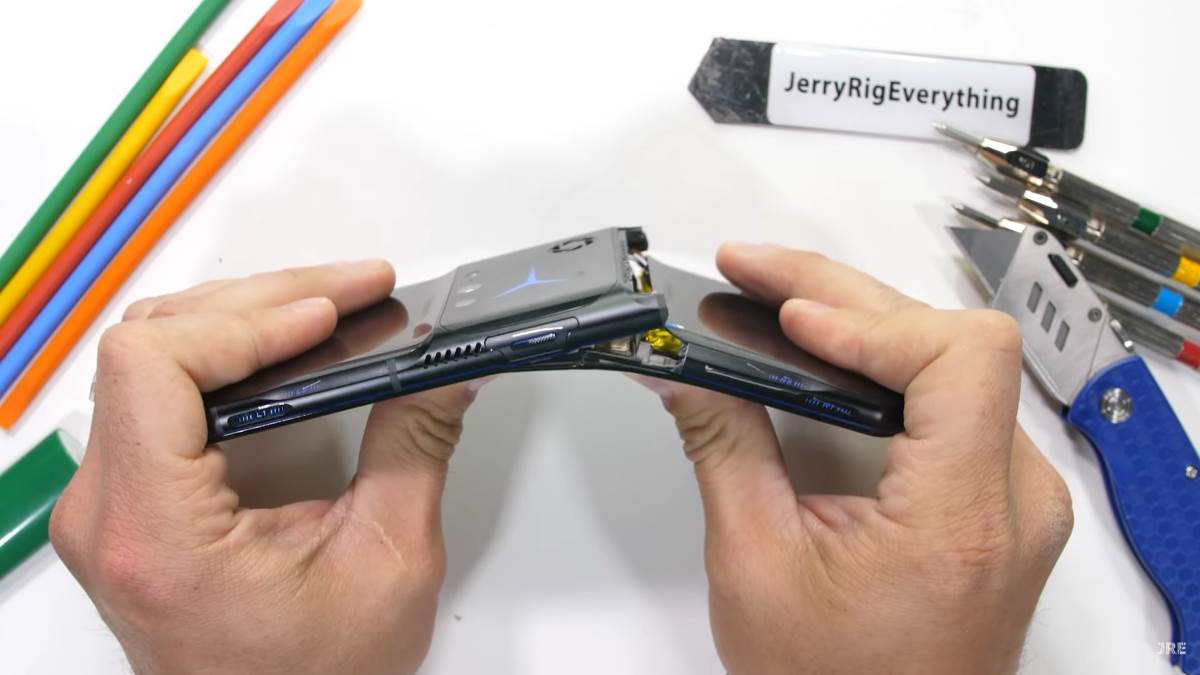 puko ko grisina novi gejming telefon ipak nije izdržao pritisak