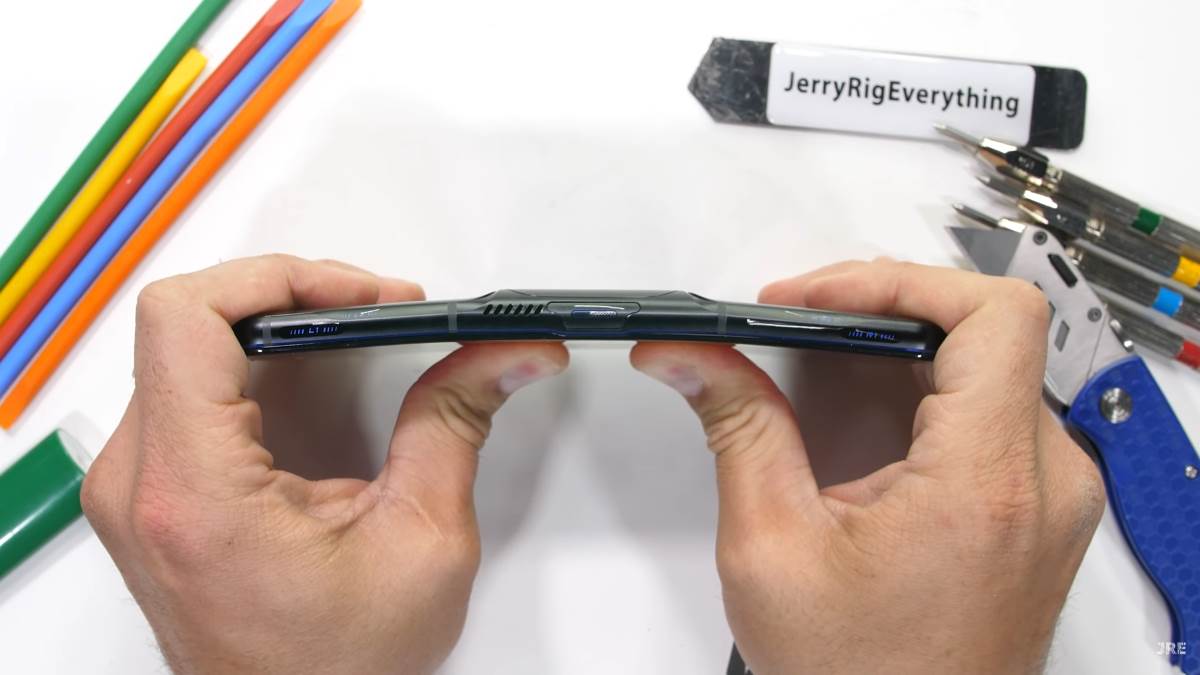 puko ko grisina novi gejming telefon ipak nije izdržao pritisak