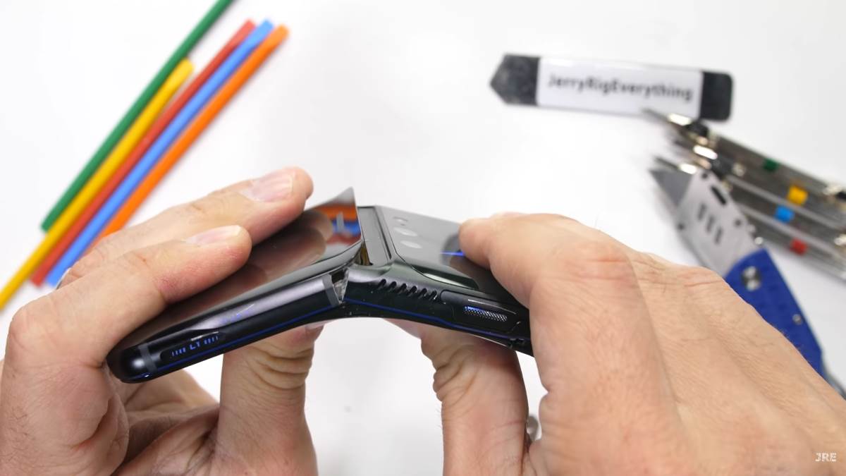 puko ko grisina novi gejming telefon ipak nije izdržao pritisak