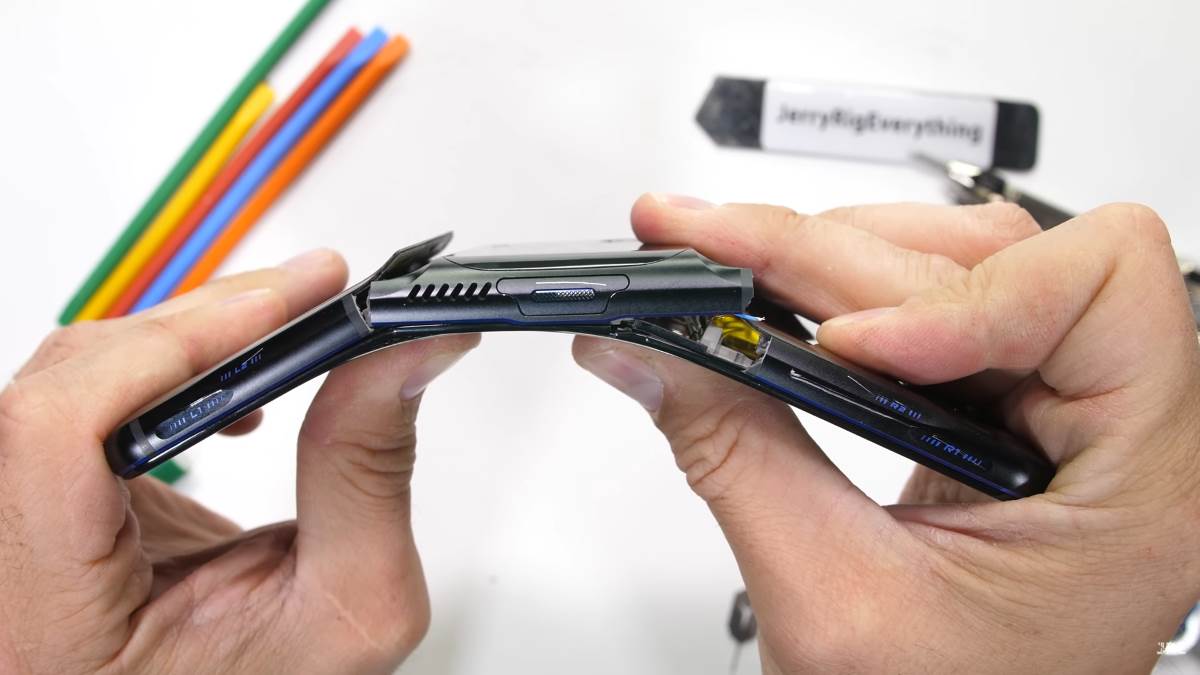 puko ko grisina novi gejming telefon ipak nije izdržao pritisak