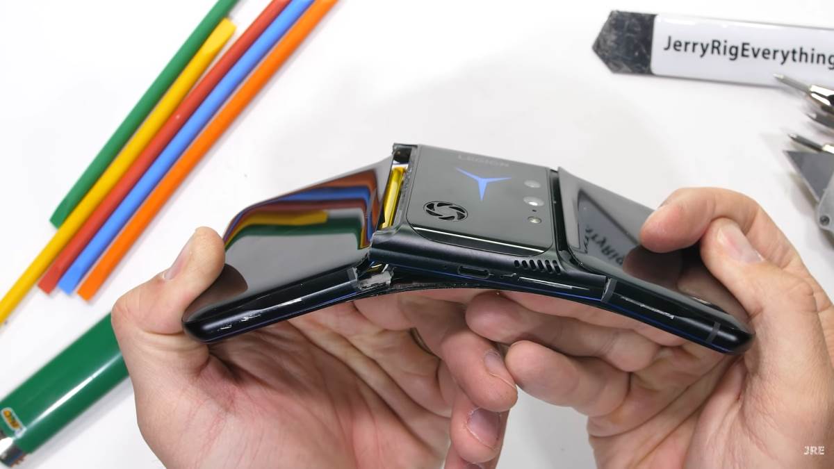 puko ko grisina novi gejming telefon ipak nije izdržao pritisak