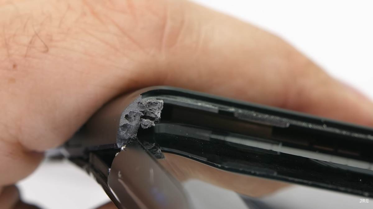 puko ko grisina novi gejming telefon ipak nije izdržao pritisak