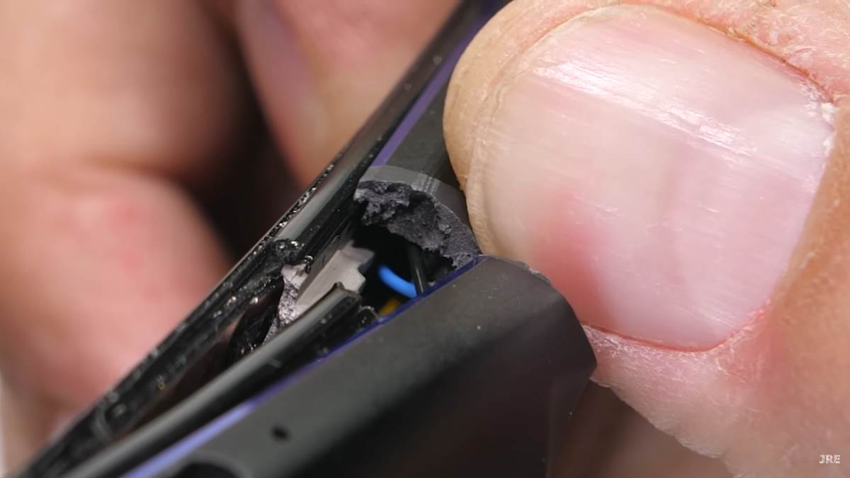 puko ko grisina novi gejming telefon ipak nije izdržao pritisak