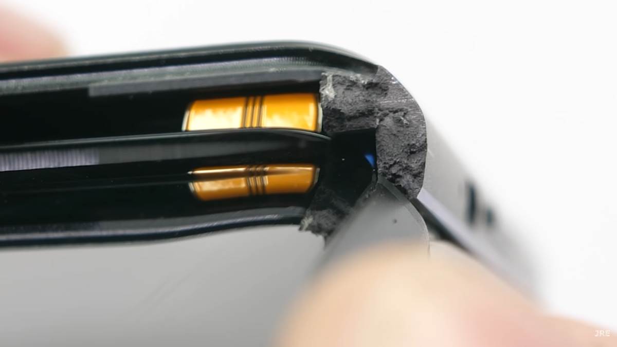 puko ko grisina novi gejming telefon ipak nije izdržao pritisak