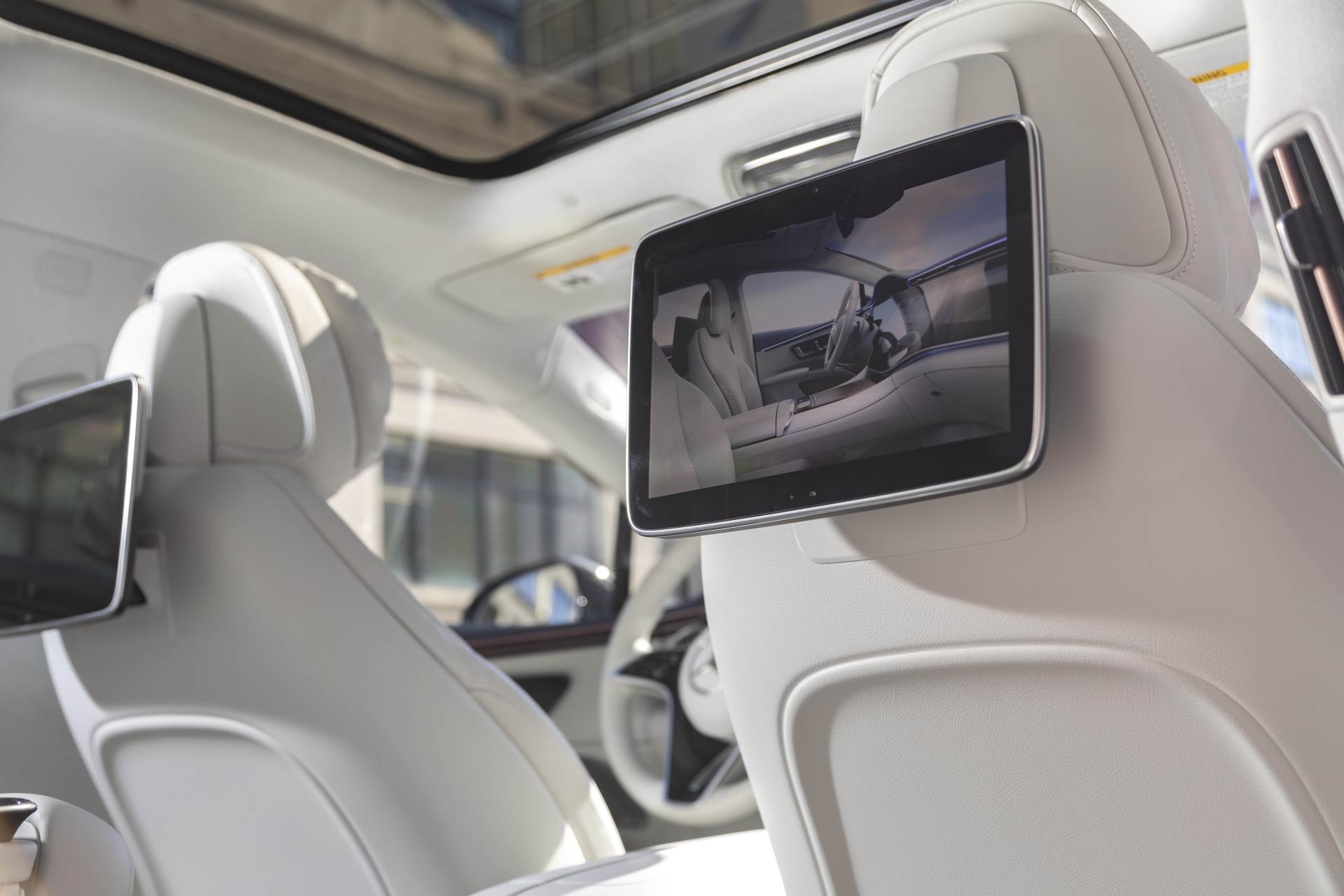 mercedes-benz eqs električno vozilo foto video hyperscreen