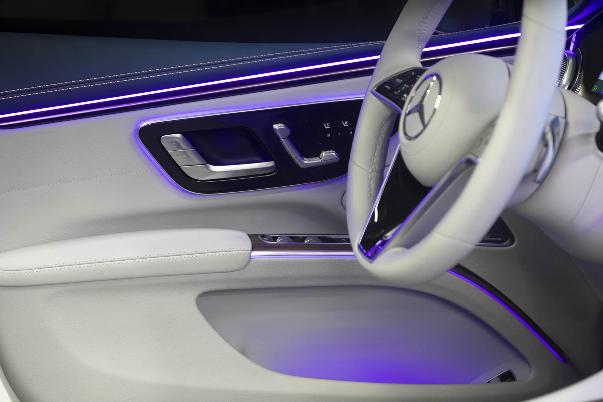 mercedes-benz eqs električno vozilo foto video hyperscreen