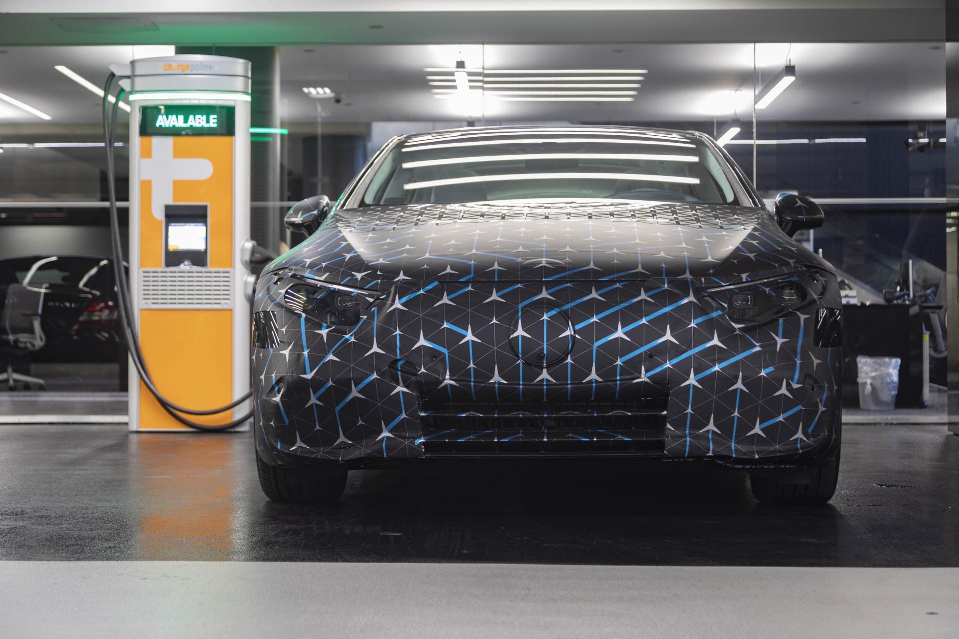 mercedes-benz eqs električno vozilo foto video hyperscreen