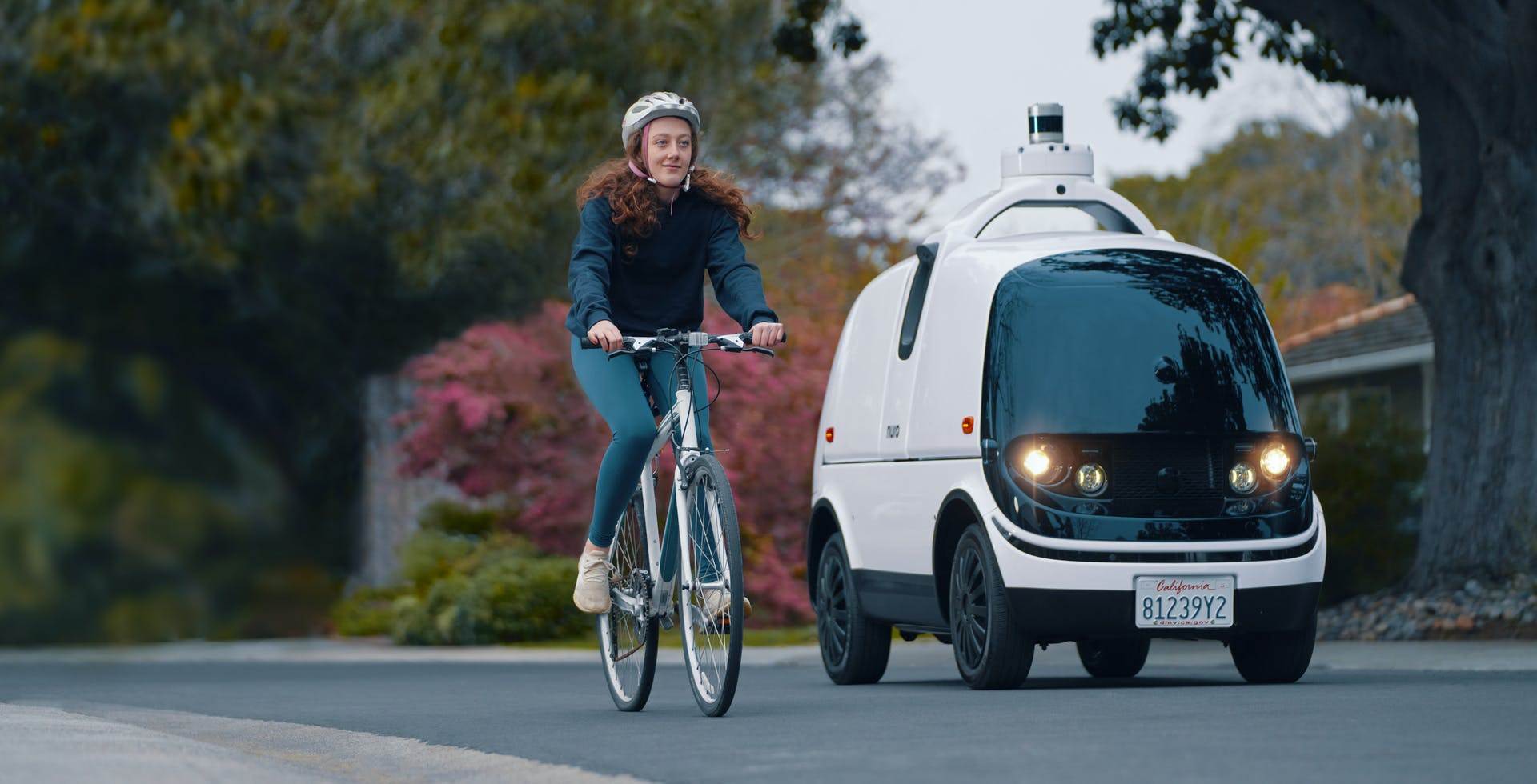 dostava hrane pice robot neuro r2 dostavljač foto video