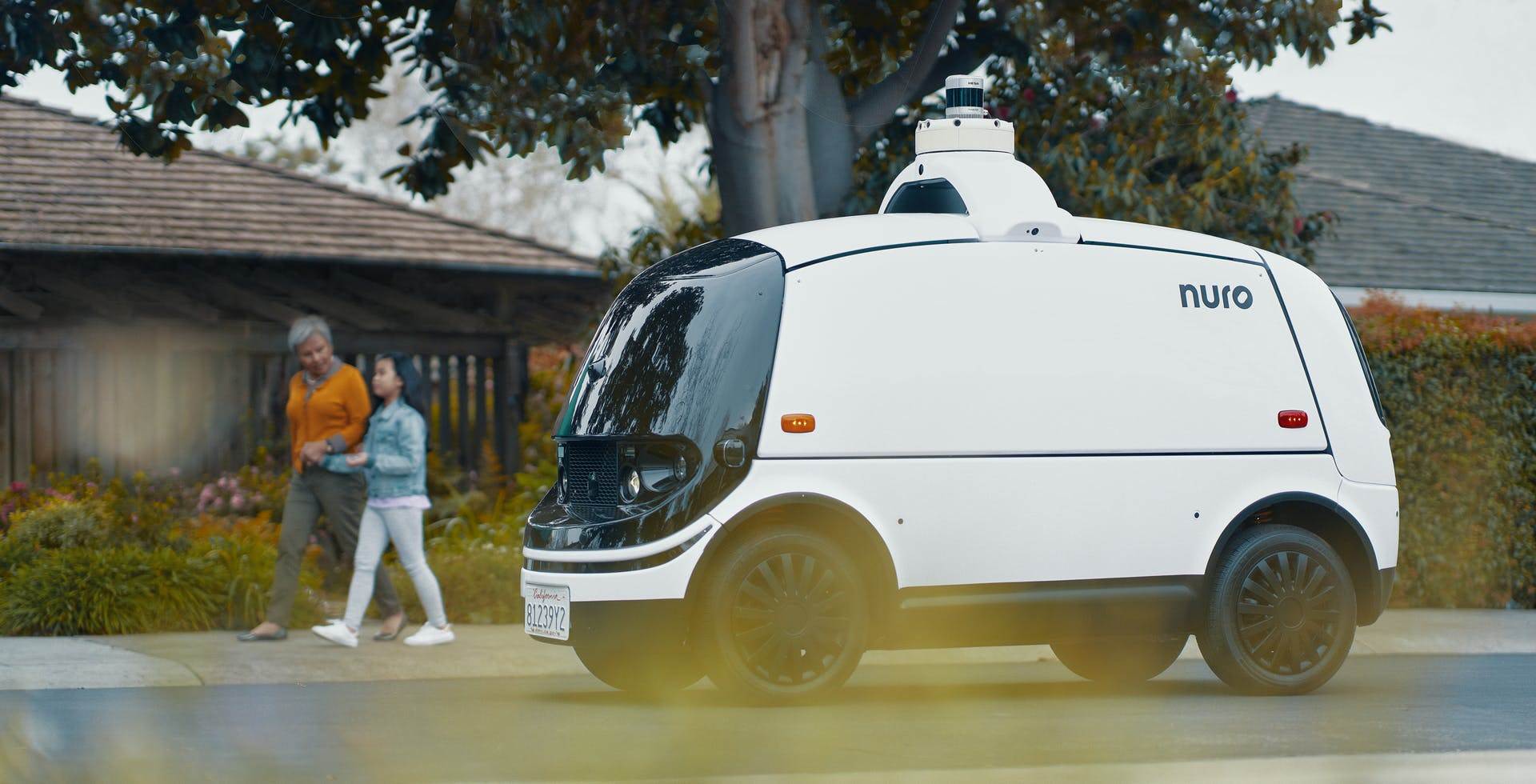 dostava hrane pice robot neuro r2 dostavljač foto video