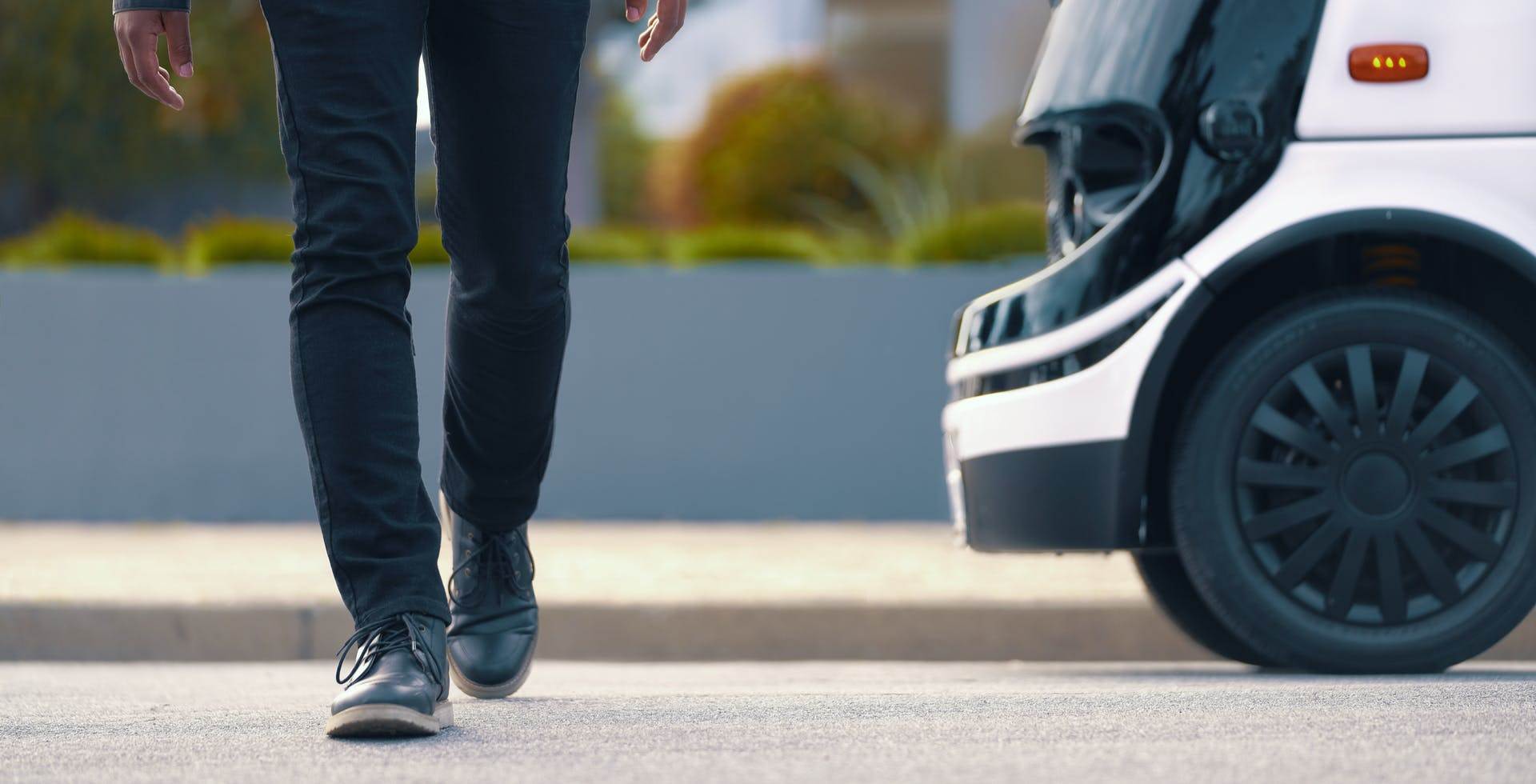 dostava hrane pice robot neuro r2 dostavljač foto video