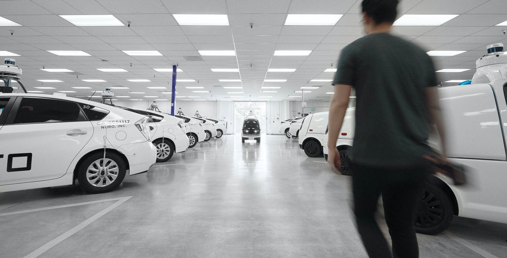 dostava hrane pice robot neuro r2 dostavljač foto video