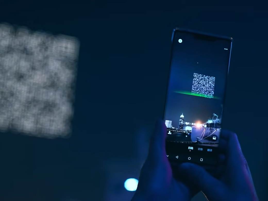 qr kod dron bespilotne letelice na nebu