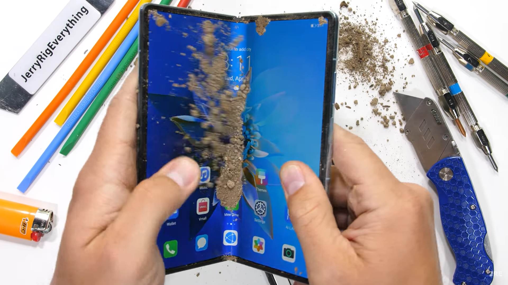 huawei mate x2 test savijanja savitljivi telefon izdrzljivost