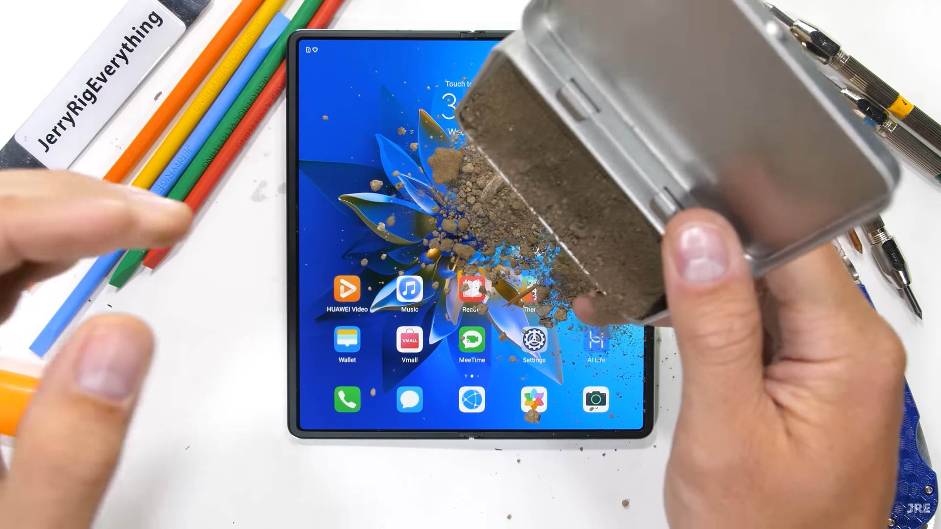 huawei mate x2 test savijanja savitljivi telefon izdrzljivost