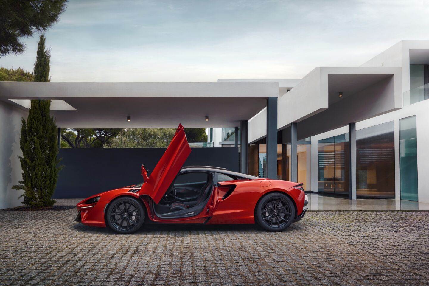 meklaren hibridni automobil električno vozilo artura