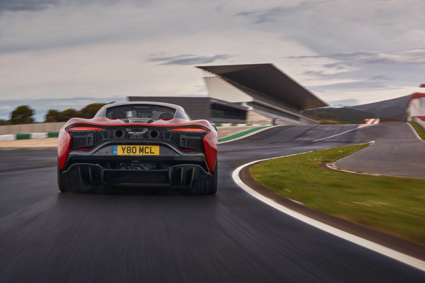 meklaren hibridni automobil električno vozilo artura