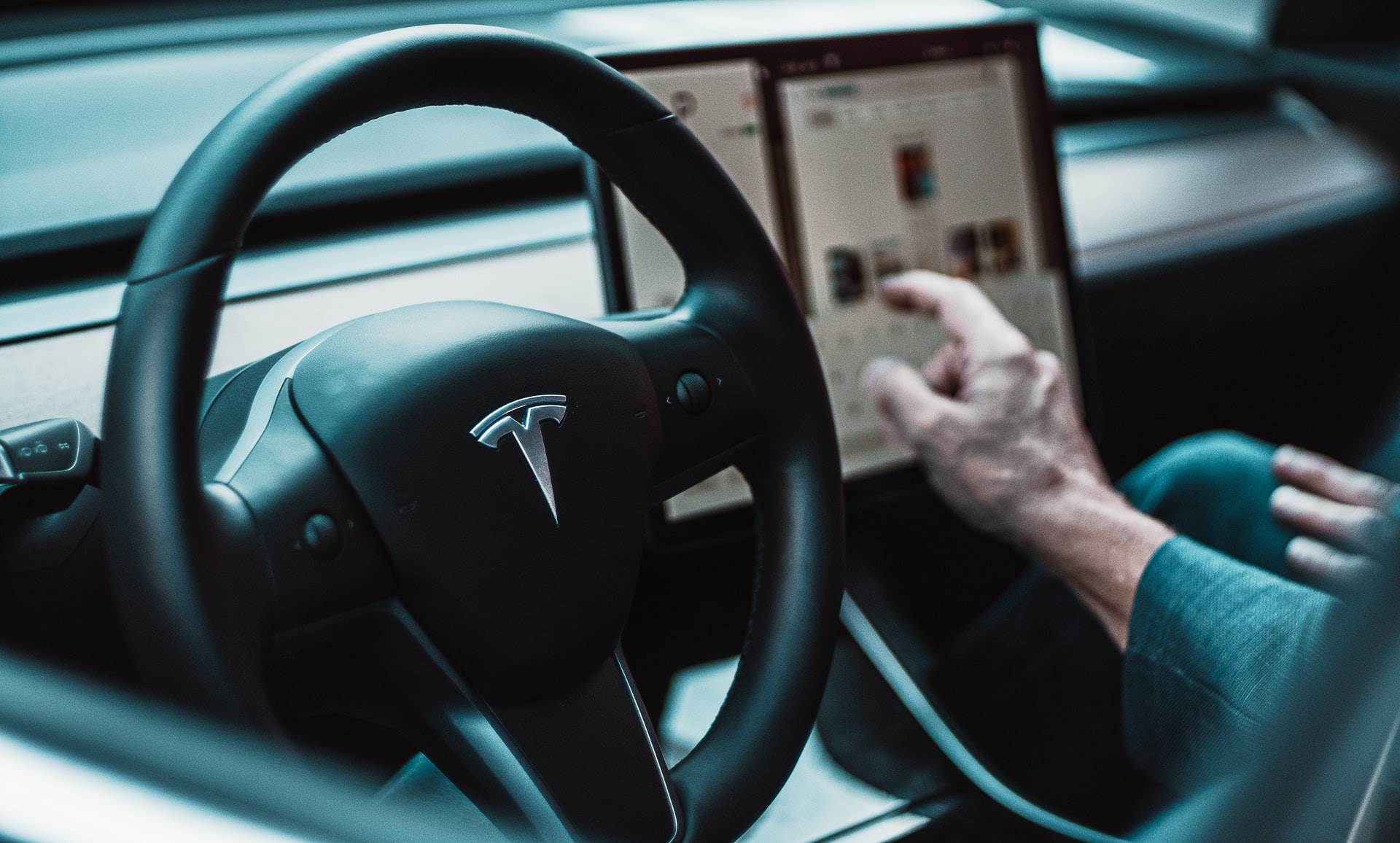 tesla pad prodaje