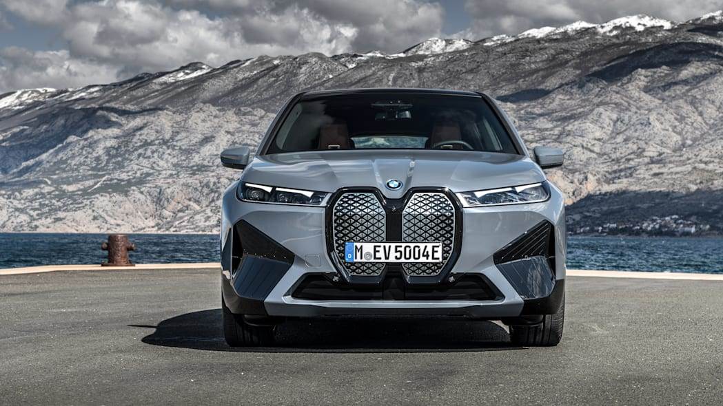 Punjenje baterije električnih automobila rupama na putu