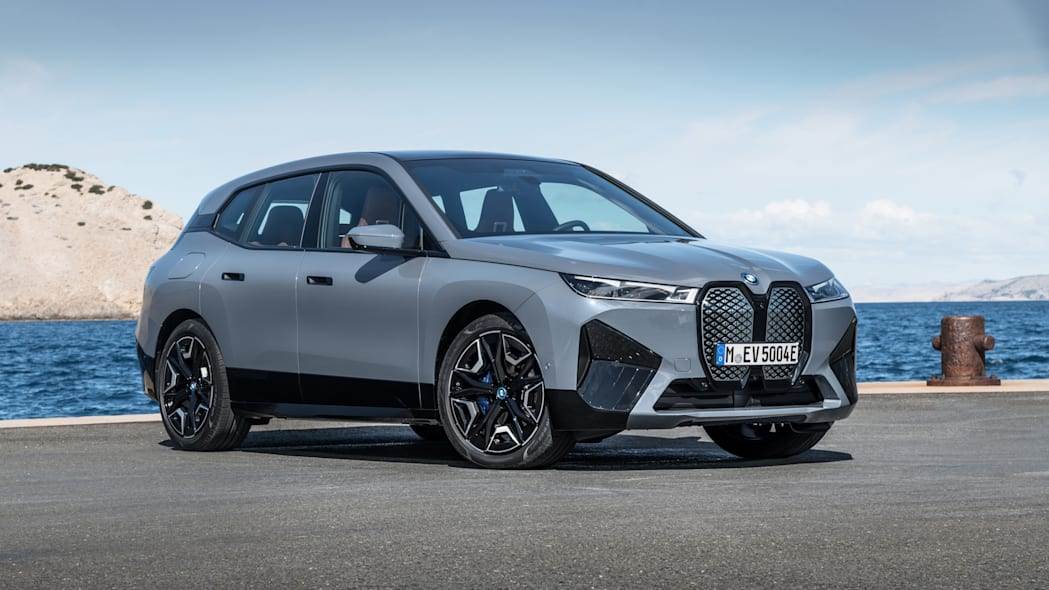 Punjenje baterije električnih automobila rupama na putu