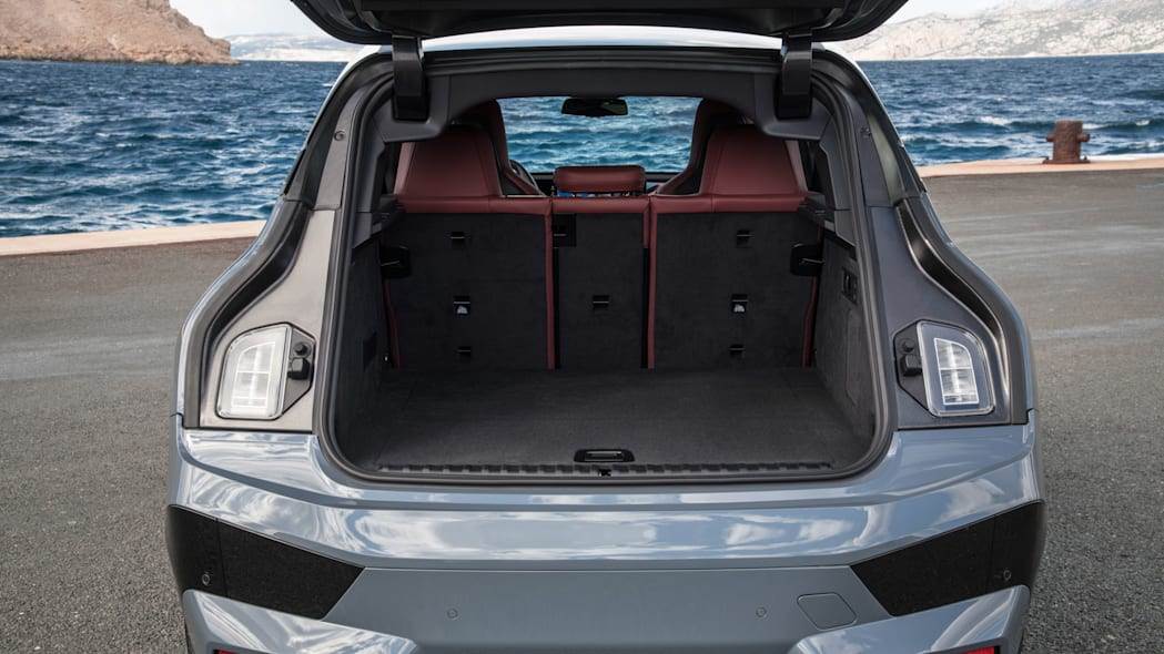 Punjenje baterije električnih automobila rupama na putu