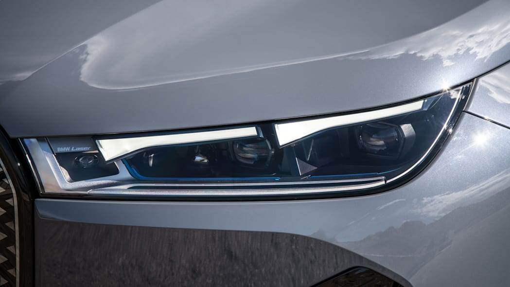 Punjenje baterije električnih automobila rupama na putu