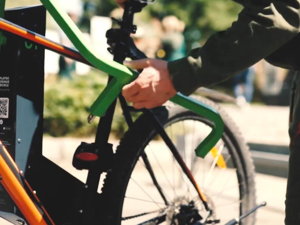 parkiranje trotineta bicikla u gradu punjenje baterije vozila u beogradu bikeep aplikacija besplatno