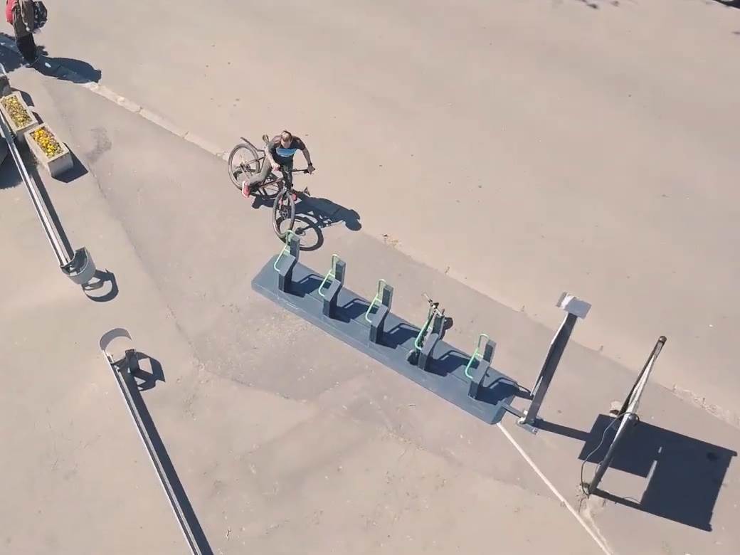 parkiranje trotineta bicikla u gradu punjenje baterije vozila u beogradu bikeep aplikacija besplatno