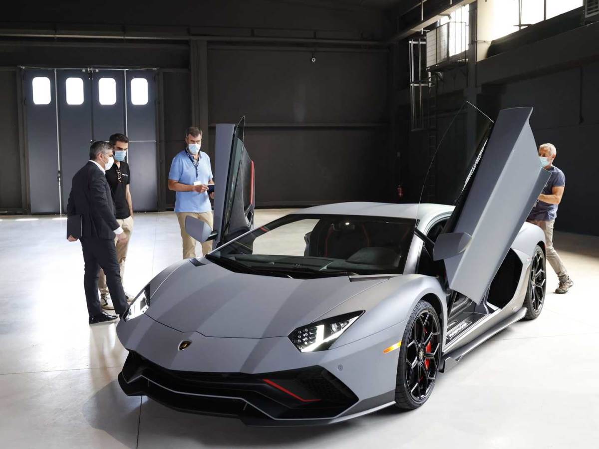 lamborghini v12 motor hibridni superautomobil