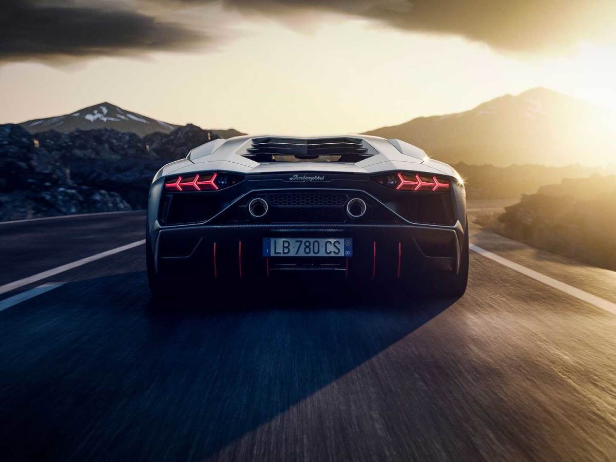 lamborghini v12 motor hibridni superautomobil