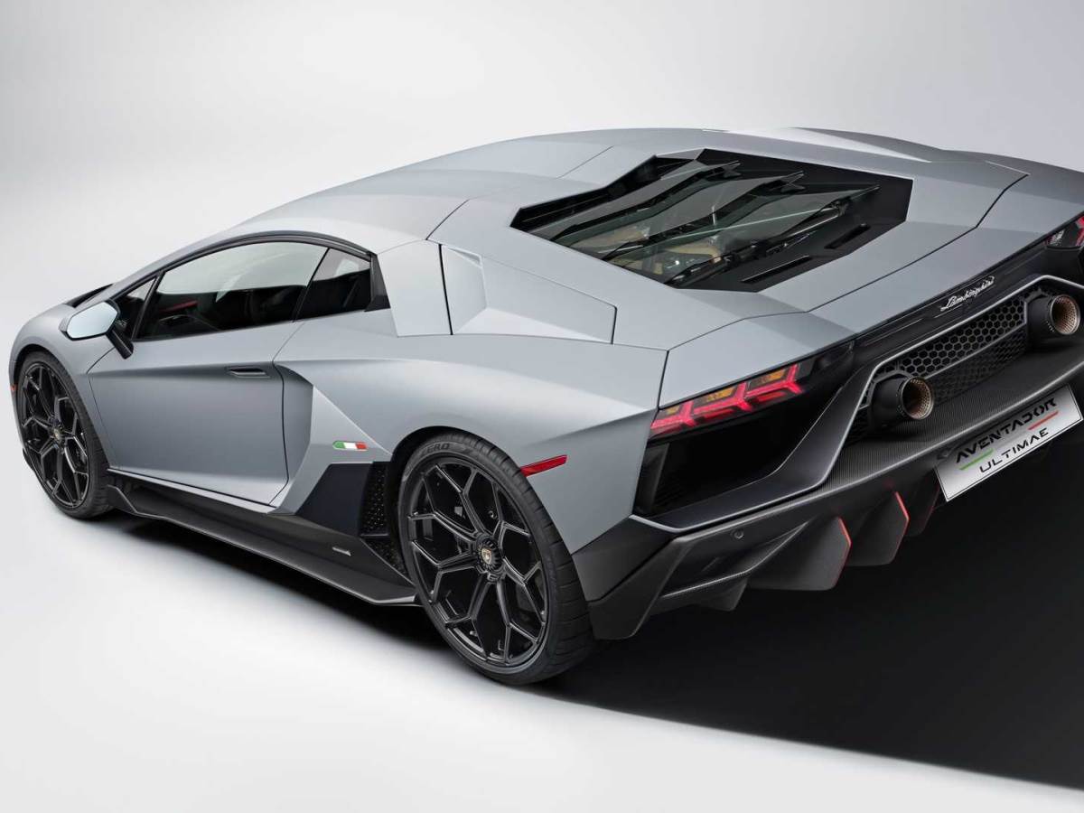 lamborghini v12 motor hibridni superautomobil